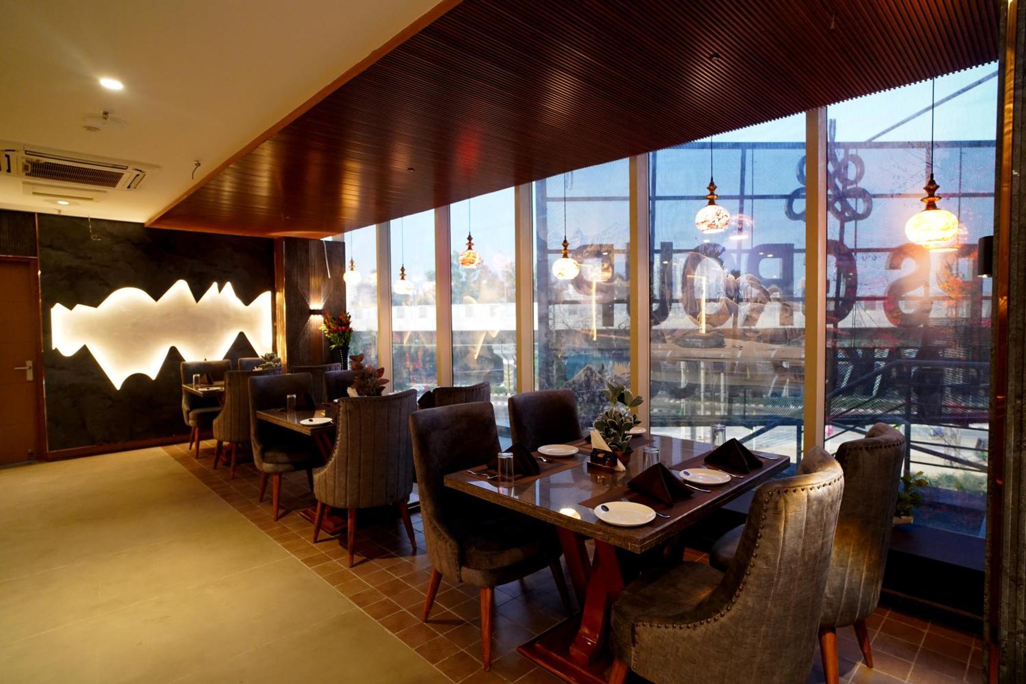 Hotel Sakura Gold Gurgaon Exterior photo