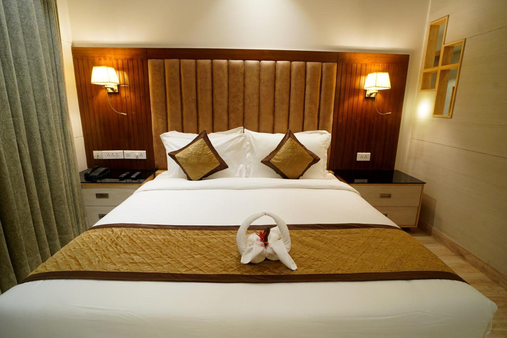 Hotel Sakura Gold Gurgaon Exterior photo