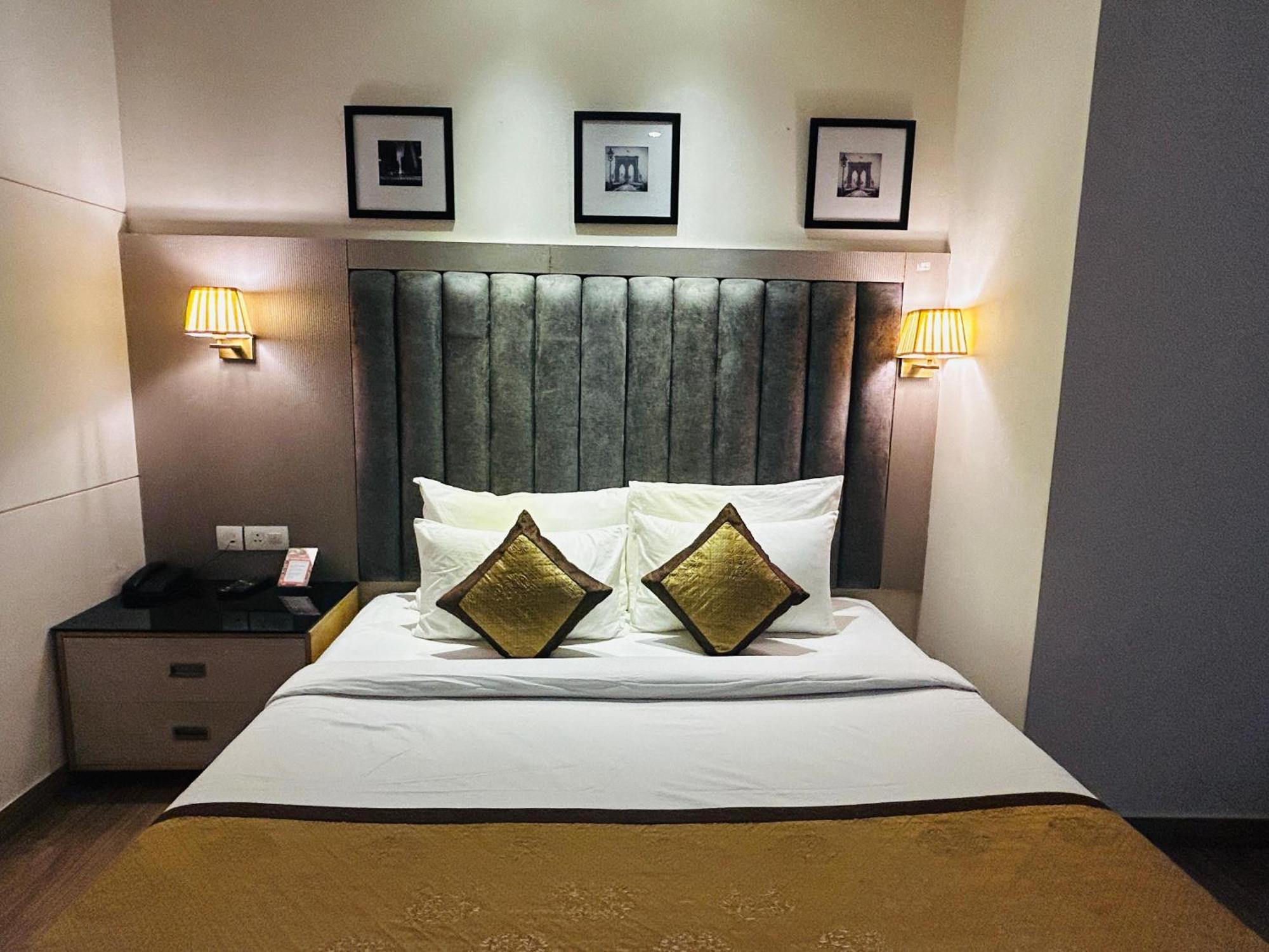 Hotel Sakura Gold Gurgaon Exterior photo
