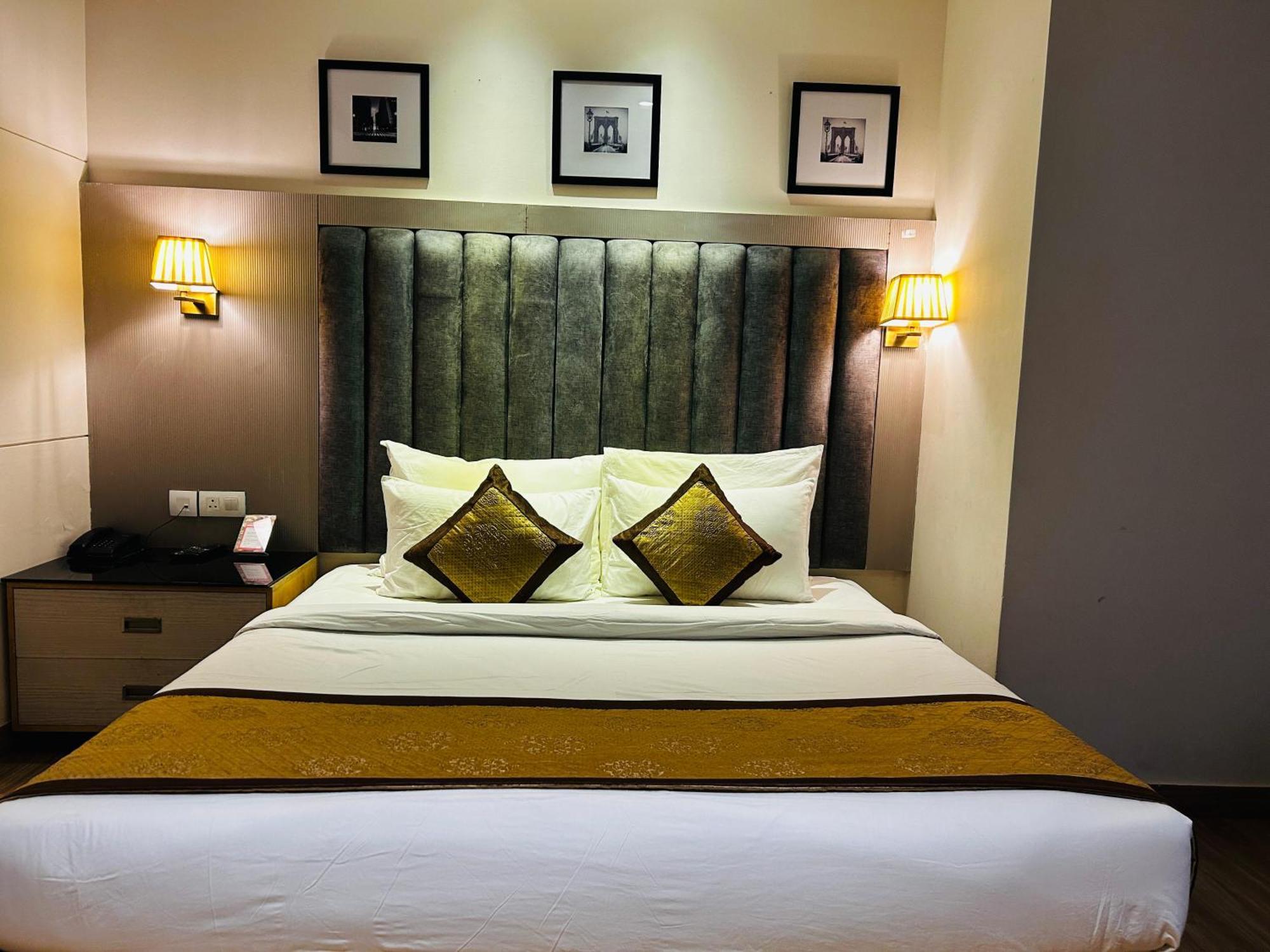 Hotel Sakura Gold Gurgaon Exterior photo