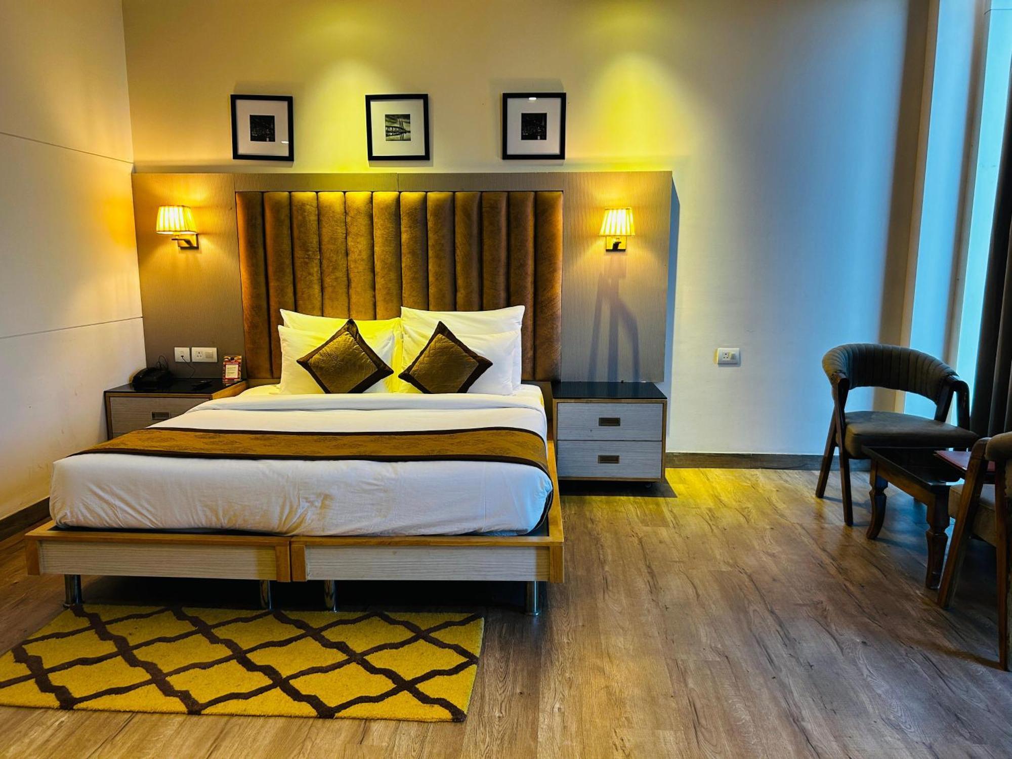 Hotel Sakura Gold Gurgaon Exterior photo