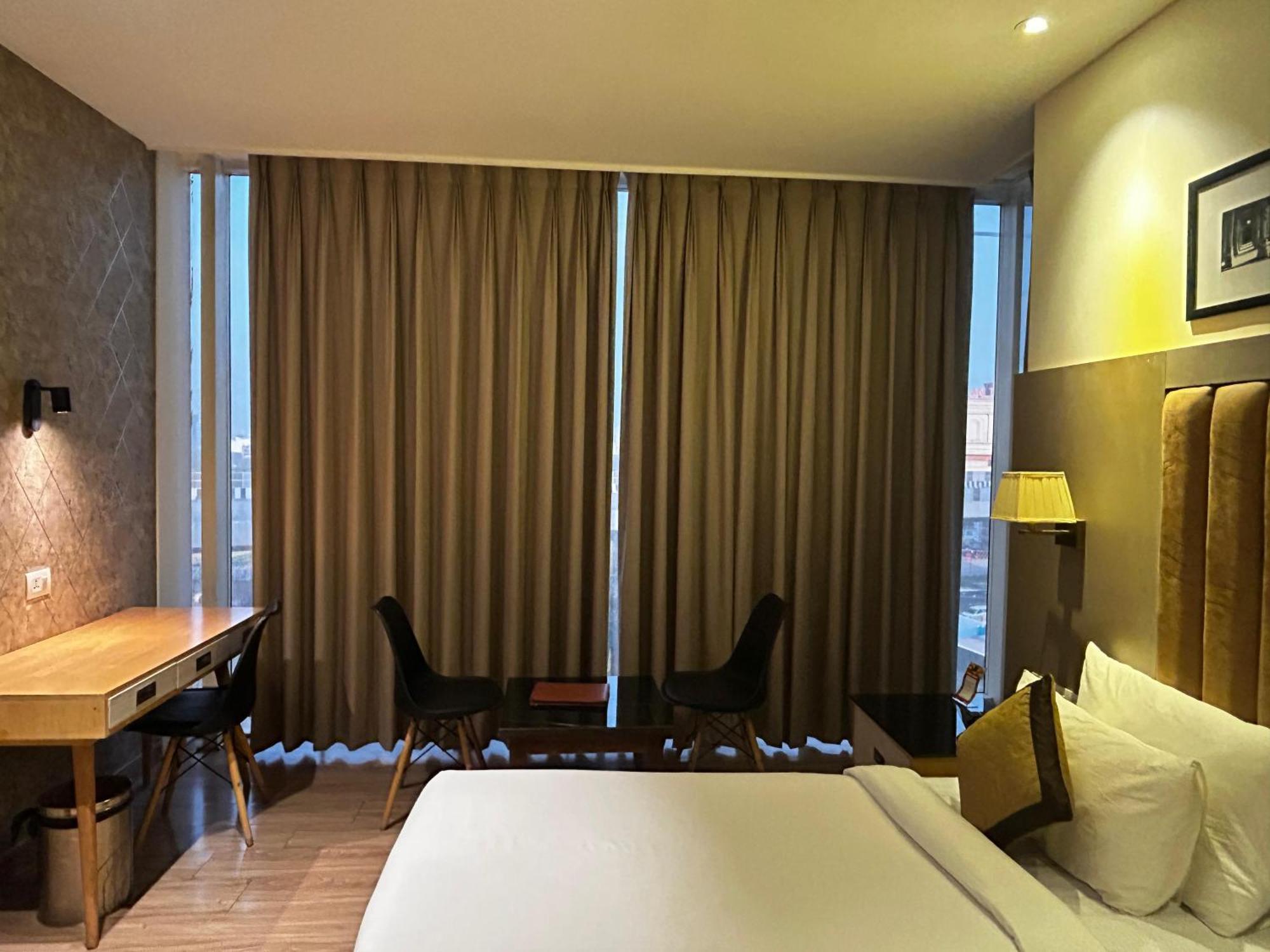 Hotel Sakura Gold Gurgaon Exterior photo